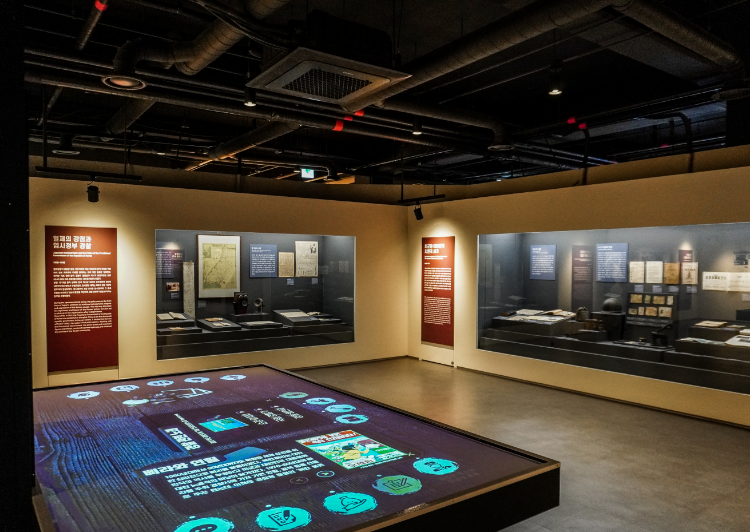 exhibition hall photo